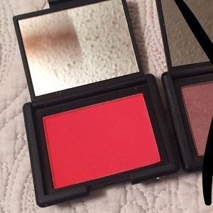 NARS exhibit A blush